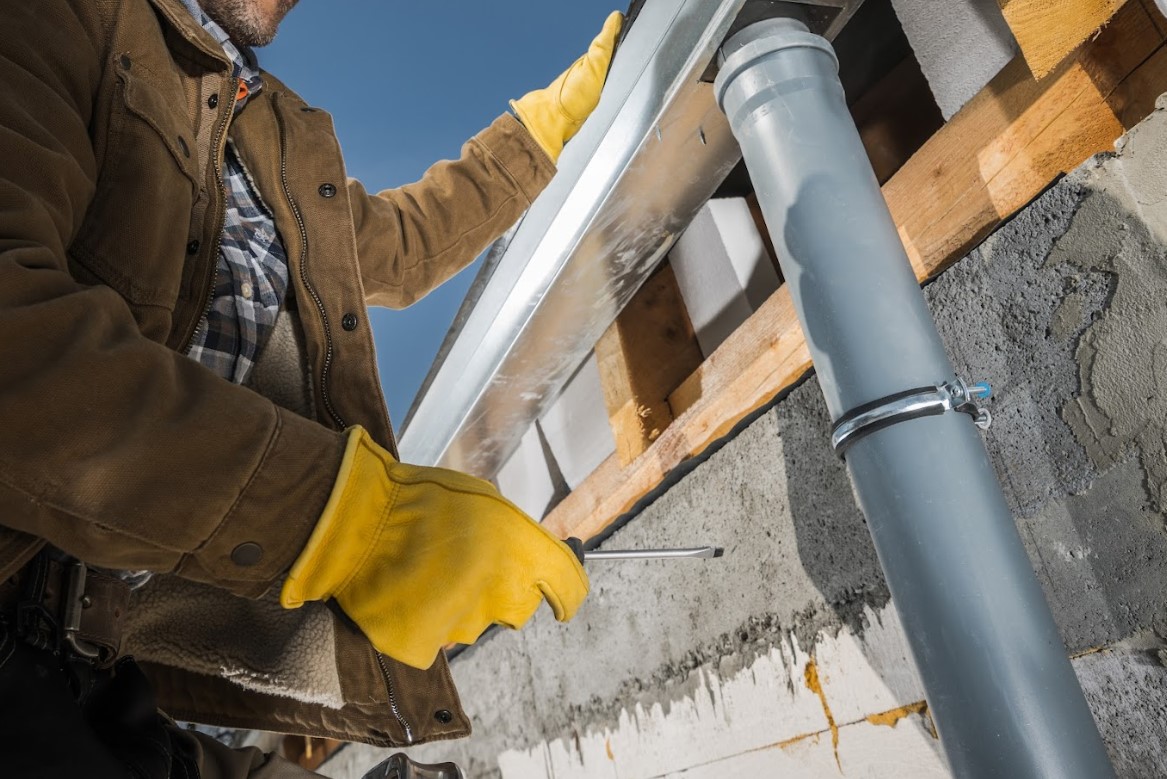 gutter maintenance in North Porth